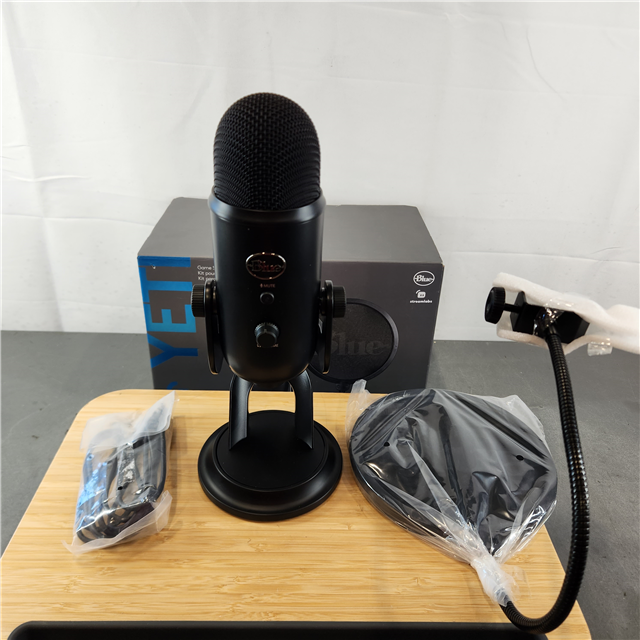 Logitech Blue Yeti Game Streaming USB Condenser Microphone Kit with Blue  VO!CE, Exclusive Streamlabs Themes, Custom Pop Filter 988-000521 - Best Buy